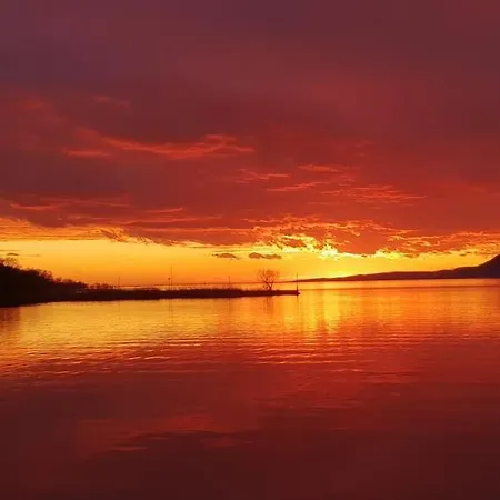 Magyartenger شقة بالاتوليلّي